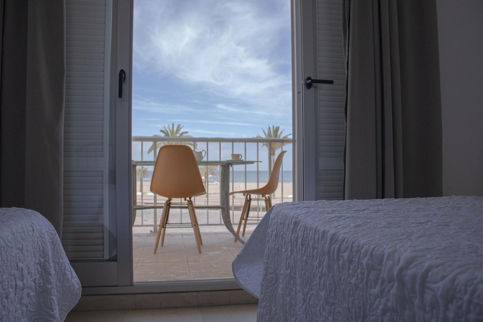 Precioso Apartamento En 1º Linea De La Playa De Gandia Solo Familias Eksteriør bilde